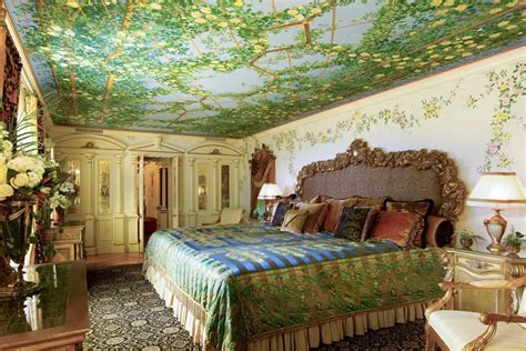 Versace Mansion Miami. Venus Suite: Donatella's Bedroom